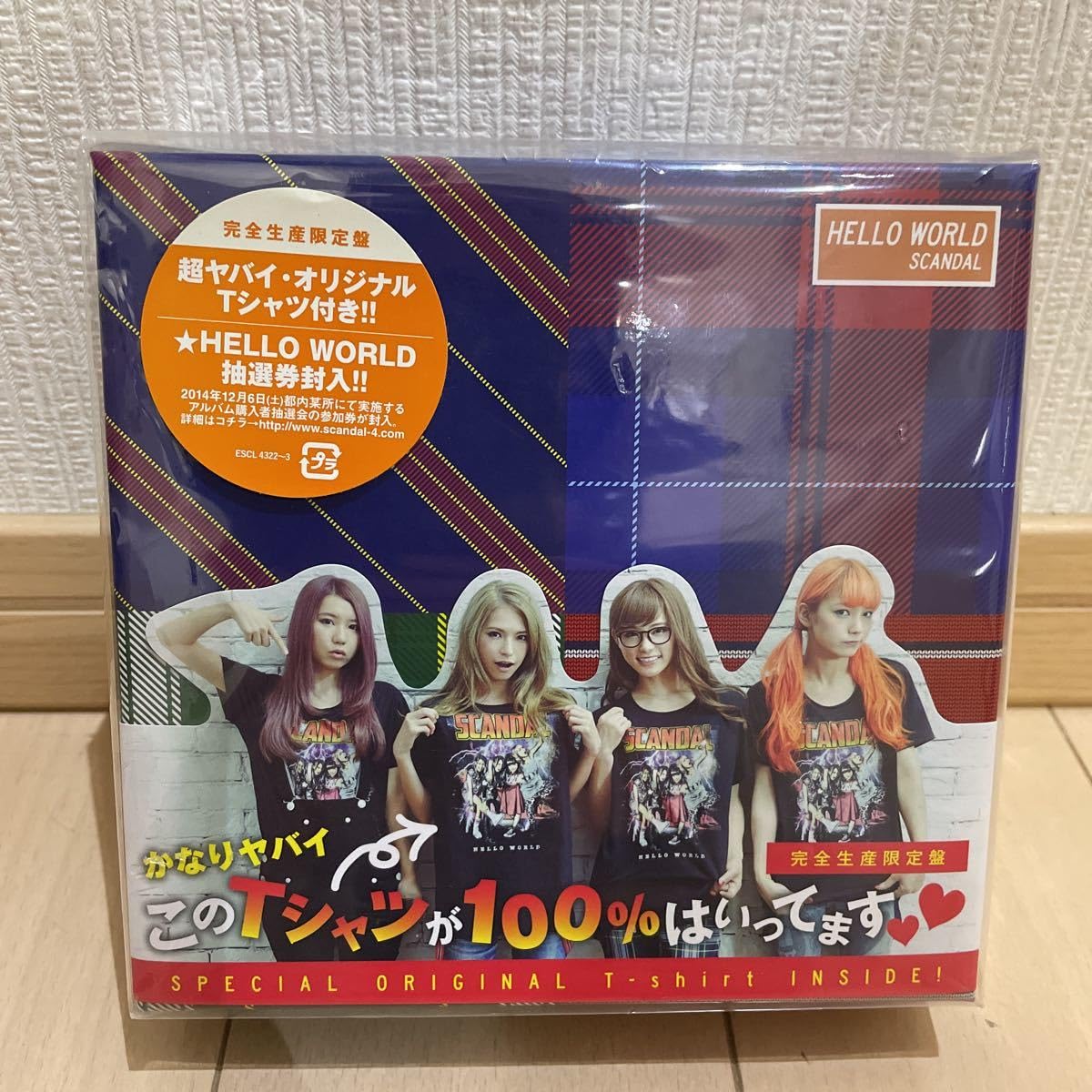 SCANDAL HELLO WORLD【完全生産限定盤】 オリジナル Tシャツ付 12/3（水）リリースの6th Album「HELLO WORLD」完全生産限定盤の
