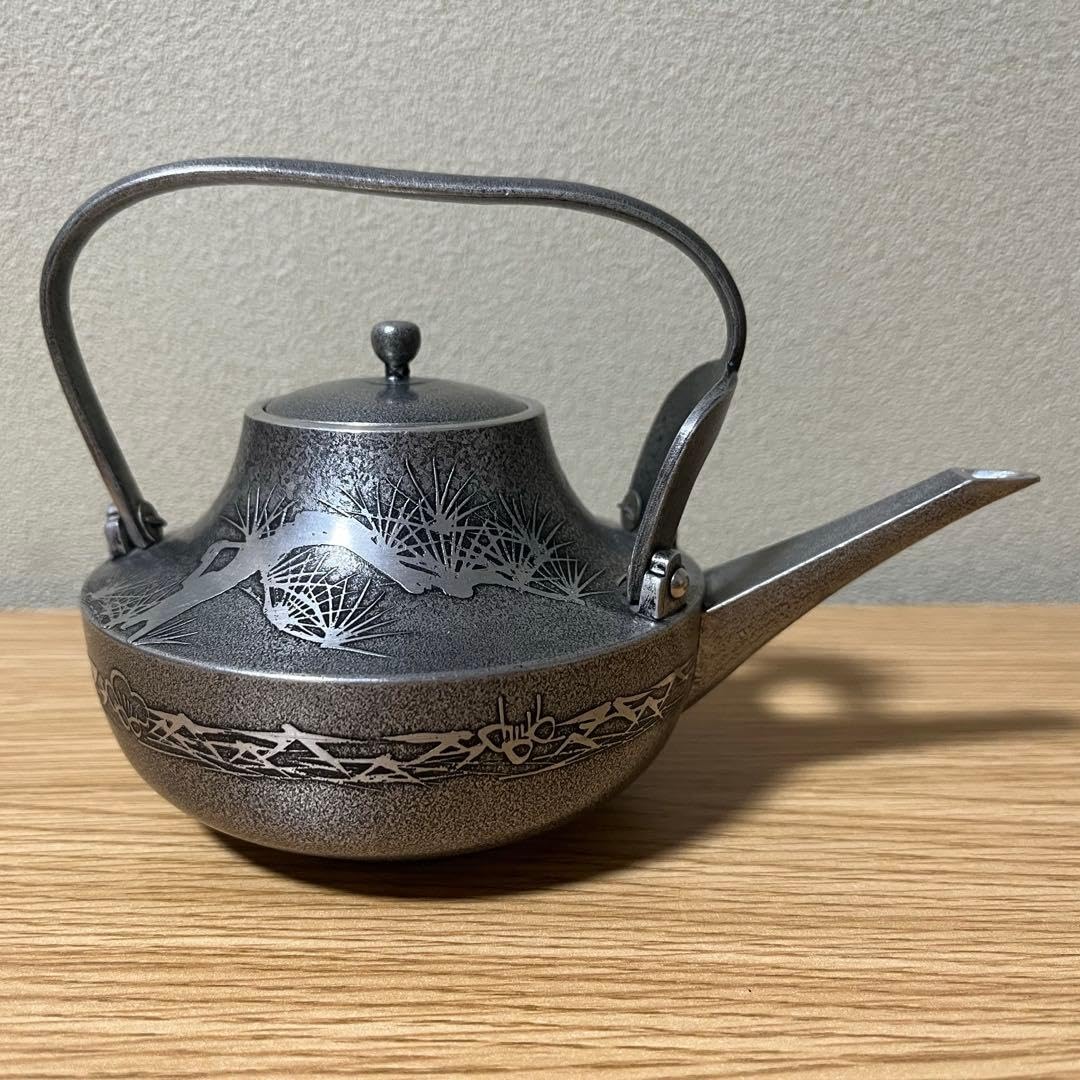 Amazon.co.jp: 銚子屠蘇器 錫 レトロ 年代物 松模様 お正月 酒器