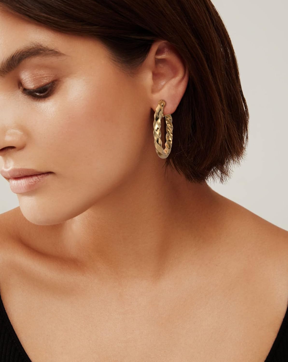 WOWORAMA Gold Clip On Hoop Earrings for Women - Classic Large Chunky Hoops - Non Pierced Minimalistic Clip Earrings - Image 8