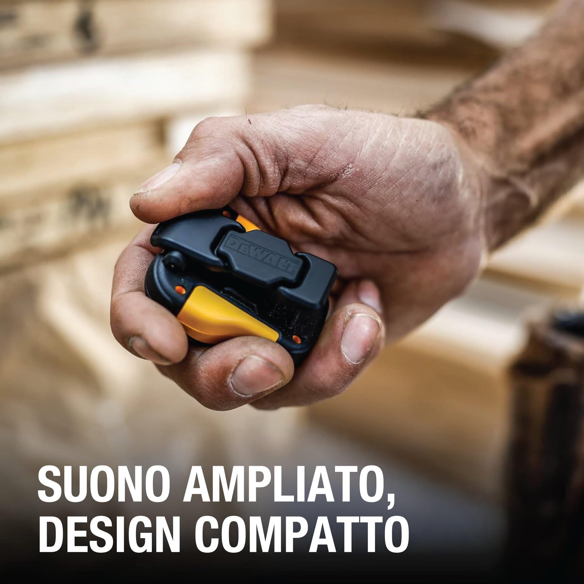 DEWALT Jobsite Pro Speaker Bluetooth Indossabile, Mini Altoparlante Portatile Wireless con Clip e Magneti, IP56 Impermeabile e Antipolvere, Microfono Integrato, Perfetto per Cantiere e Outdoor