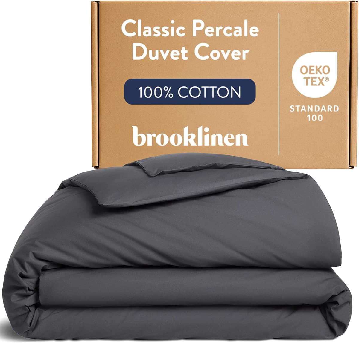 Funda nórdica de percal Brooklinen Crisp & Cooling - Full/Queen, pizarra | Funda nórdica fresca y fresca de percal 100% algodón, transpirable y liviana; lazos en las esquinas y cierre de botón aseguran su inserción.