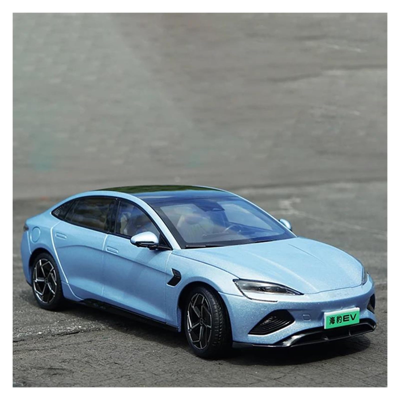Metallo Scala Replica 1 18 Per veicoli elettrici Nuova energia Modello di auto lega pressofusa Serie decorazioni per la casa Hobby Veicoli Giochi Set