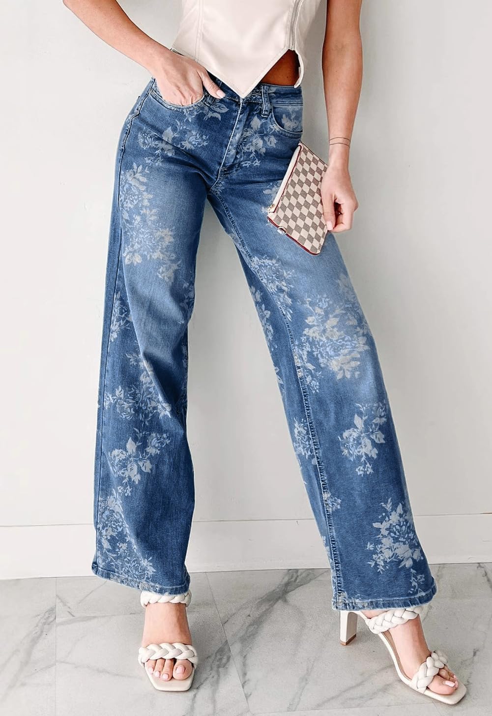 chouyatou Women Distressed Y2K Floral Print Jeans Casual Straight Leg High Waisted Trousers Denim Pants