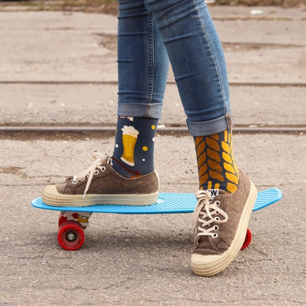 Dedoles Calzini Unisex Donna Uomo & Bambini Calze Cotone con tanti Design divertenti Calcio Bicicletta Piante Cavalli Regalo sinistra destra diversi