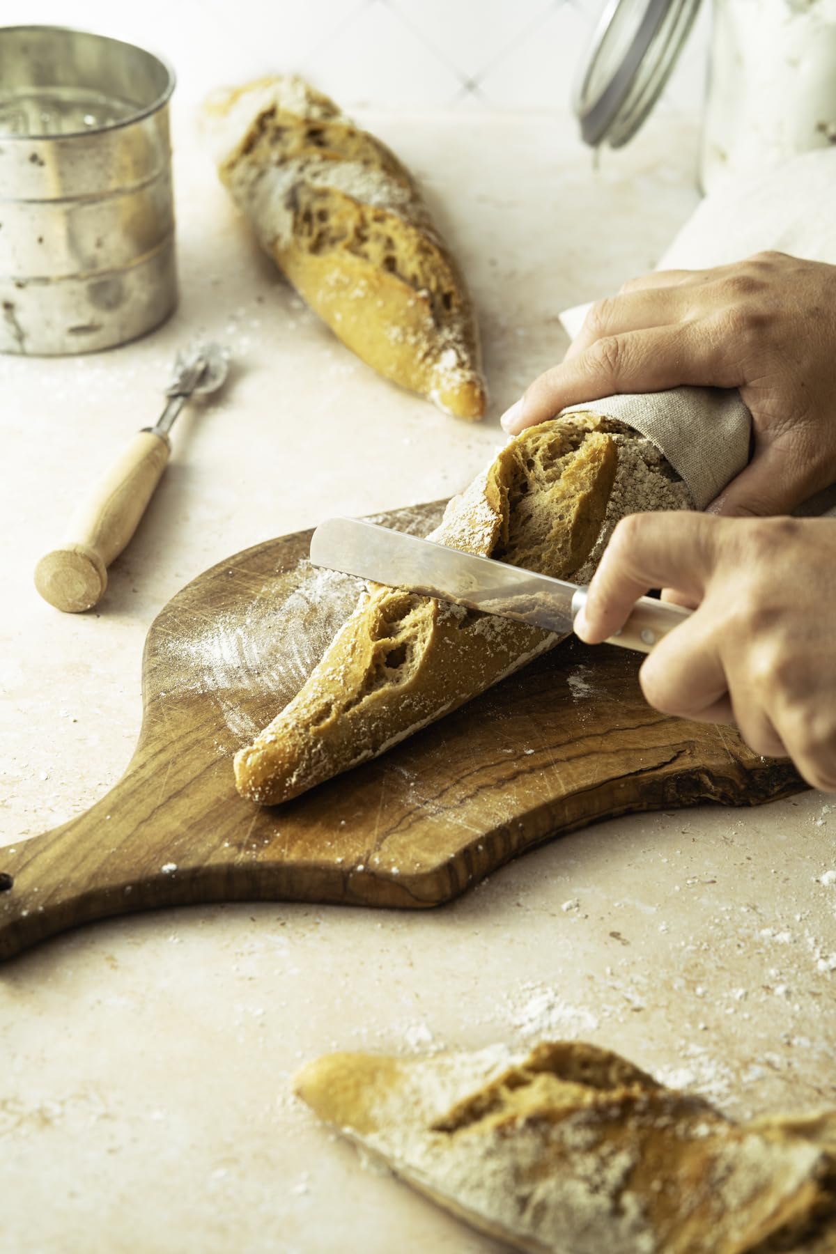 Lares Baguetteblech Edelstahl perforiert antihaft – Baguetteform für 3 Baguettes – ausziehbare Baguette Backform aus Edelstahl – Brotbackform rostfrei, ofenfest, spülmaschinengeeignet Made in Germany