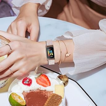 Fitbit Charge 6 / Fitbit Charge 5 ile Uyumlu Reçine Bandı, Paslanmaz Çelik Tokalı Su Geçirmez ve Hafif Bileklik Bilekliği, Fitbit Charge 5/6 Fitness İzleyici Kadınlar için Moda Kayış