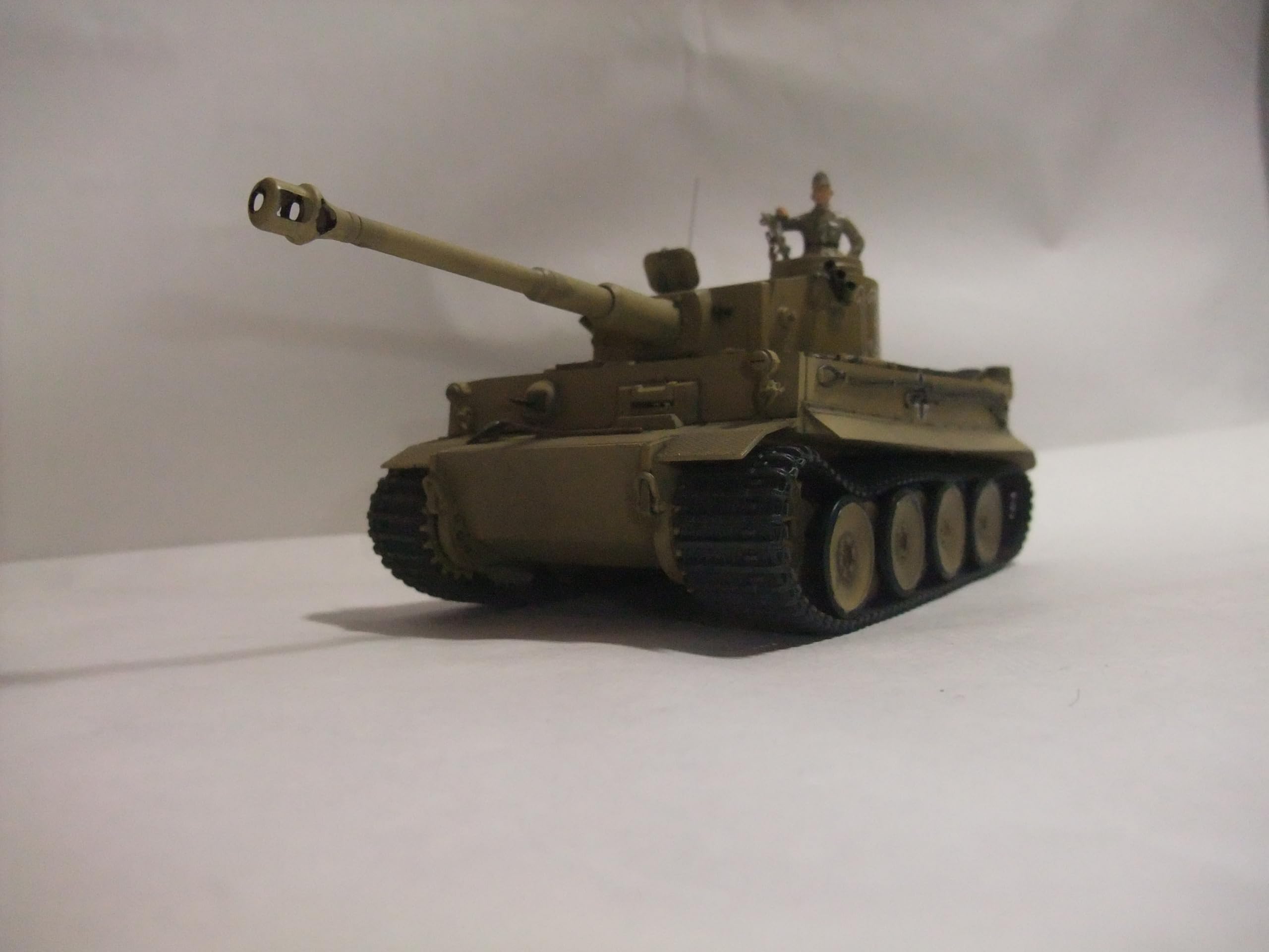 Amazon.co.jp: 完成品 ドイツ軍タイガー1型戦車北アフリカ チェニジア