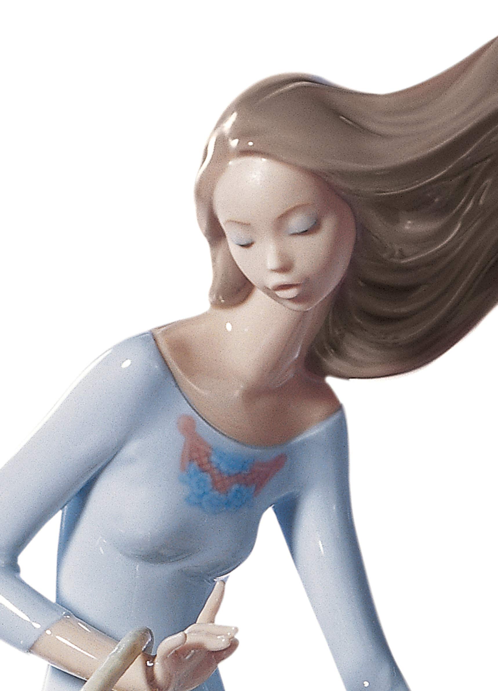 LLADRÓ Figurka Kobieta Zapachy Na Wietrze. Figurka z Porcelany Kobieta. Figurka dekoracyjna. Porcelana luksusowa.