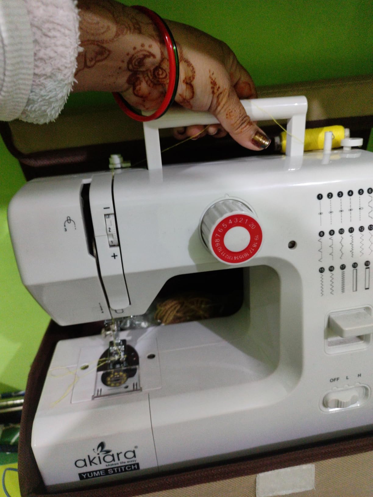 Akiara - Makes Life Easy Stiching Machine with 20 Stitch Patterns ...