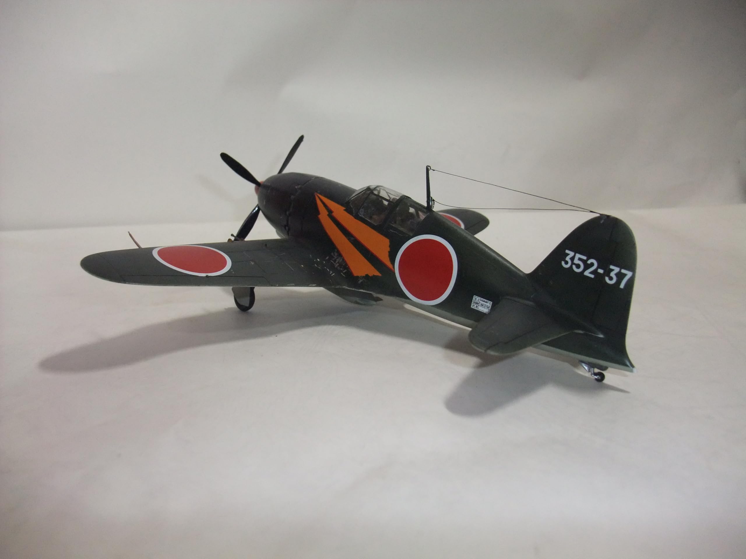 Amazon | 完成品 日本海軍 雷電 局地戦闘機48分の1サイズ