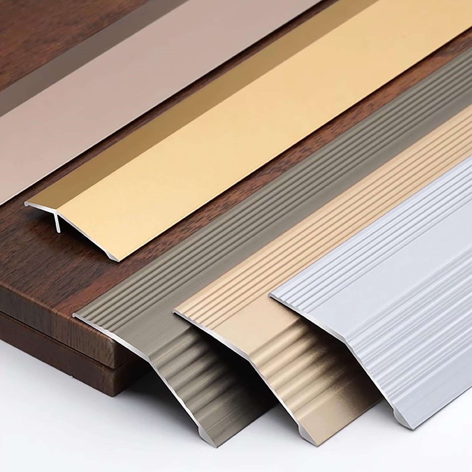 Aluminiowy profil przejściowy, osłona szczeliny podłogowej, trwała listwa przejściowa, długość 90 cm, szerokość 55 mm, kompatybilność z regulacją wysokości, jasne srebrne wykończenie
