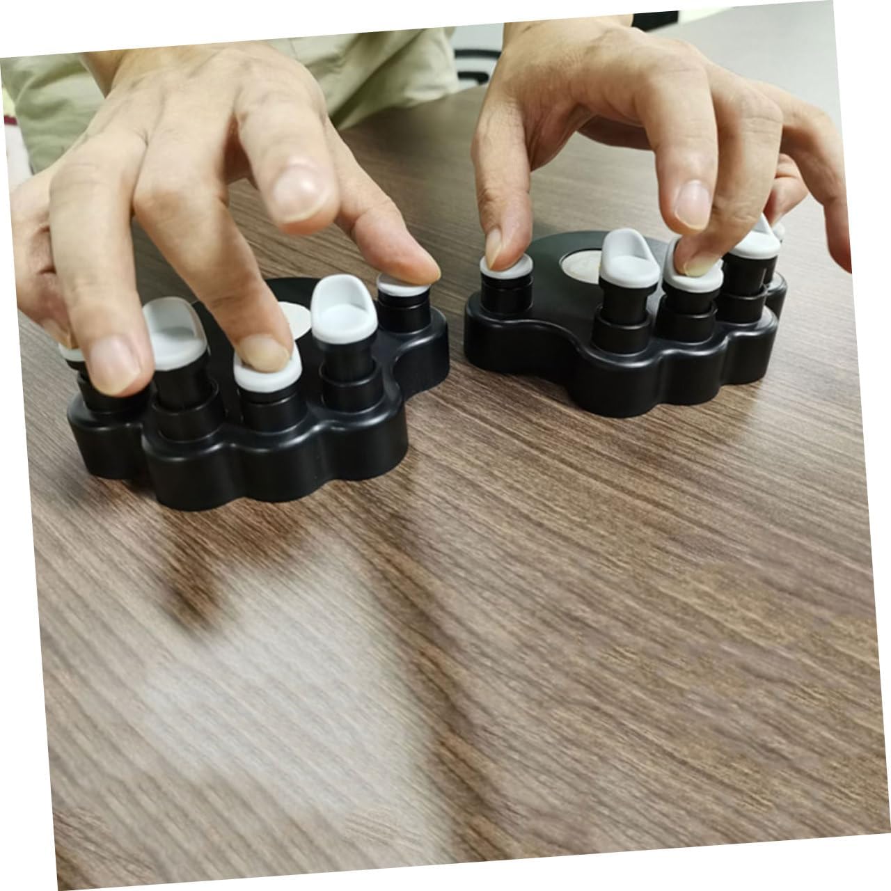 2pcs Piano Finger Strength Trainer Ergonomic Hand Corrector for Beginners Portable Design for Improved Finger Speed and Coordination for Piano Practice and Skill Development