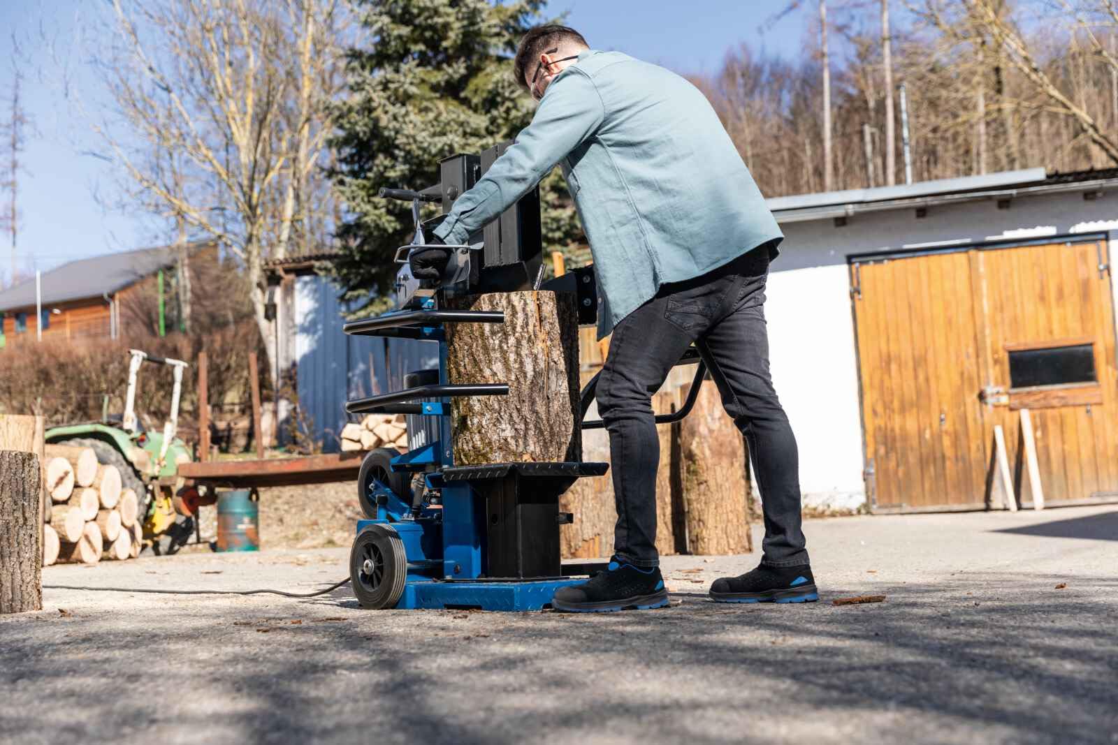 Scheppach Compact 12T Holzspalter stehend | 12 Tonnen Spaltkraft 400V 3500W | Meterholz bis 1070mm / max. Ø 450mm | schwenkbarer Tisch | Hartholz & Weichholz - inkl. Fahrvorrichtung