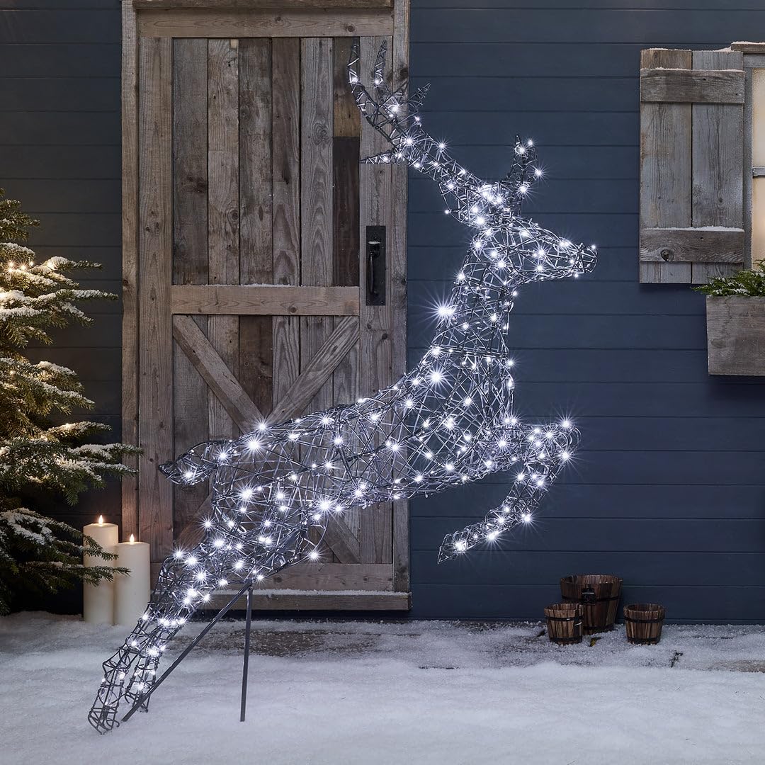 Lights4fun Springender Harlow 3-in-1 LED-Rattan Rentier Figur Hirsch | Solarbetrieben | Timer, Fernbedienung | Weihnachtsbeleuchtung für außen Weihnachtsdeko | Höhe 146 cm