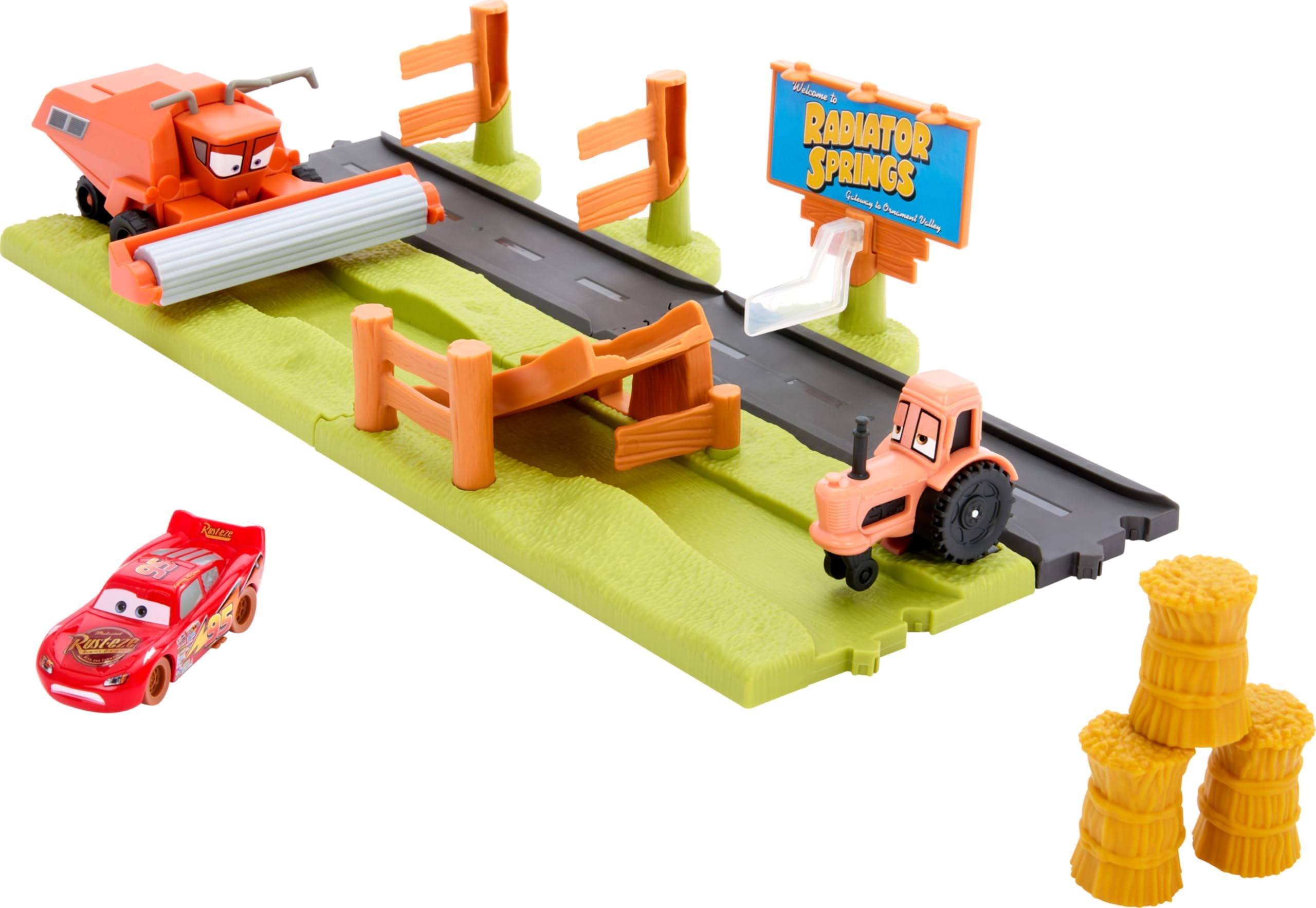 Mattel DISNEY Pixar Cars Tractor Scary Race Track Escape from Frank - Playset with 3 Cars and 2 Playing Options, and Stunt Racing, Effortlessly Assembled for Children from 3 Years, HRX48