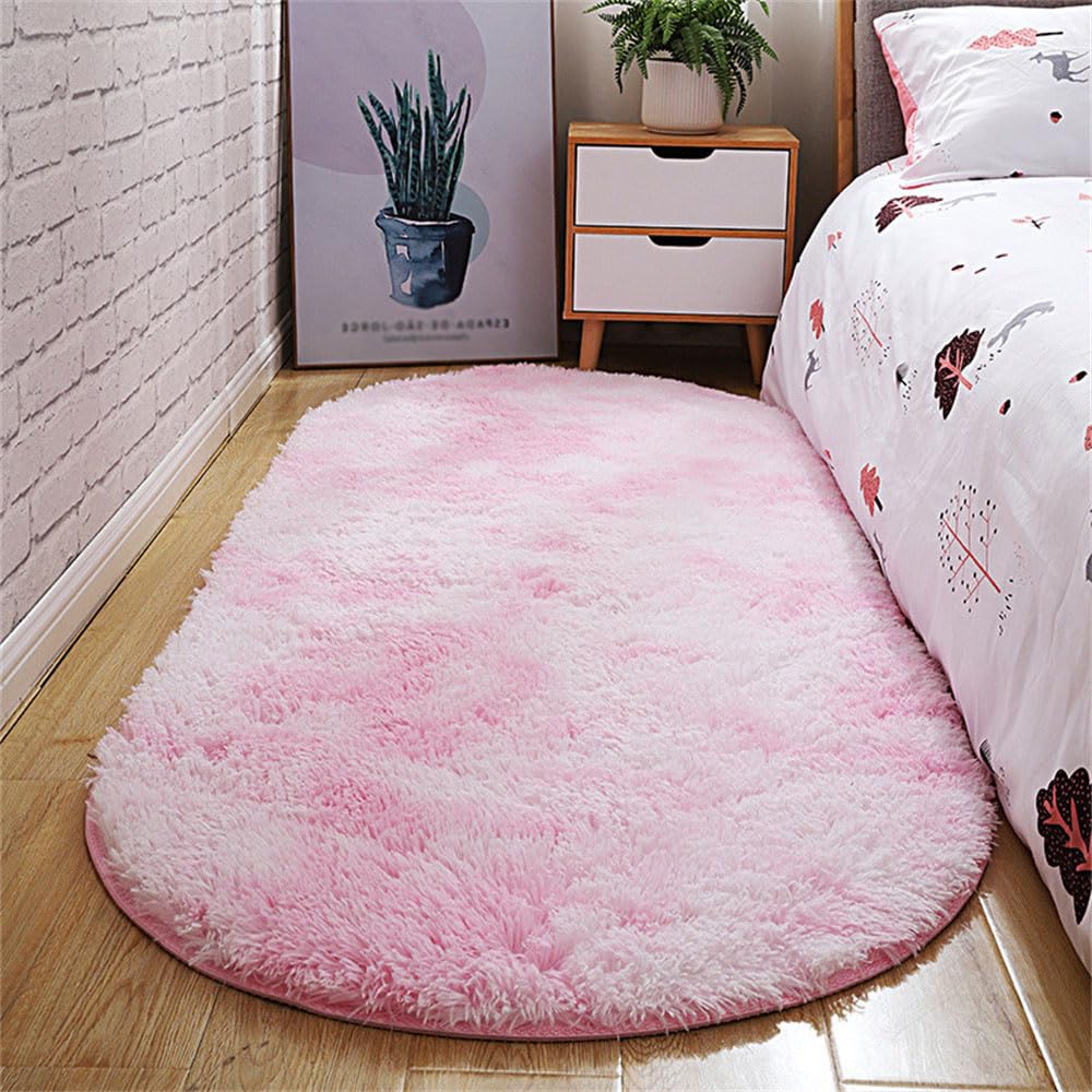 Tapis ovale doux beige pour éviter le sol froid du matin