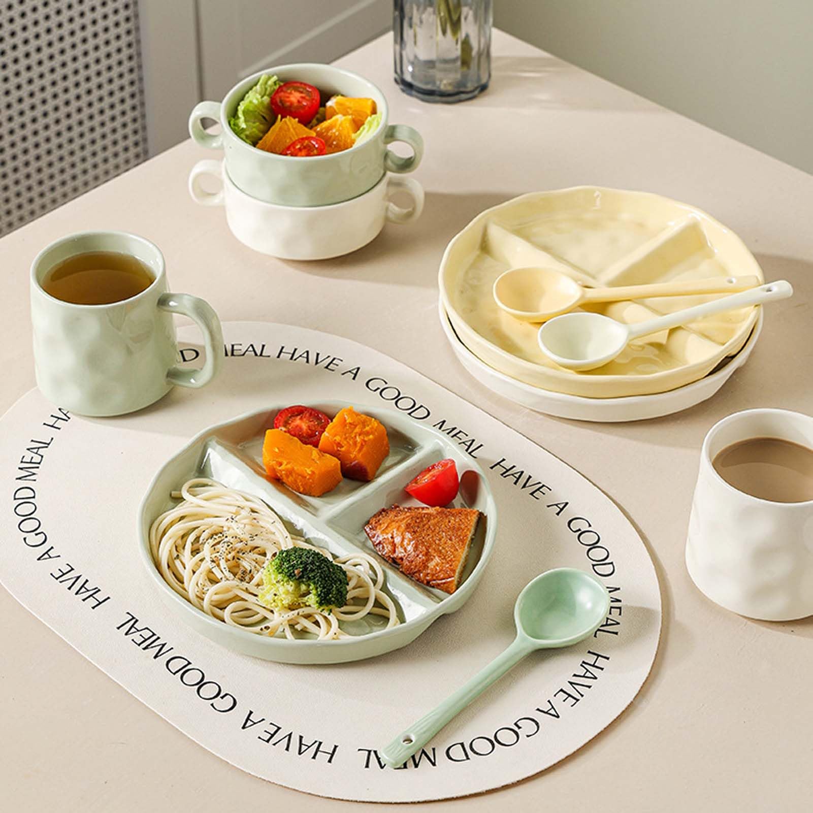 Talerz ceramiczny, zastawa porcelanowa, taca z przegródkami, naczynie obiadowe z 3 sekcjami, talerz do kontroli porcji, naczynie do serwowania posiłków, przystosowane do mikrofalówki i zmywarki