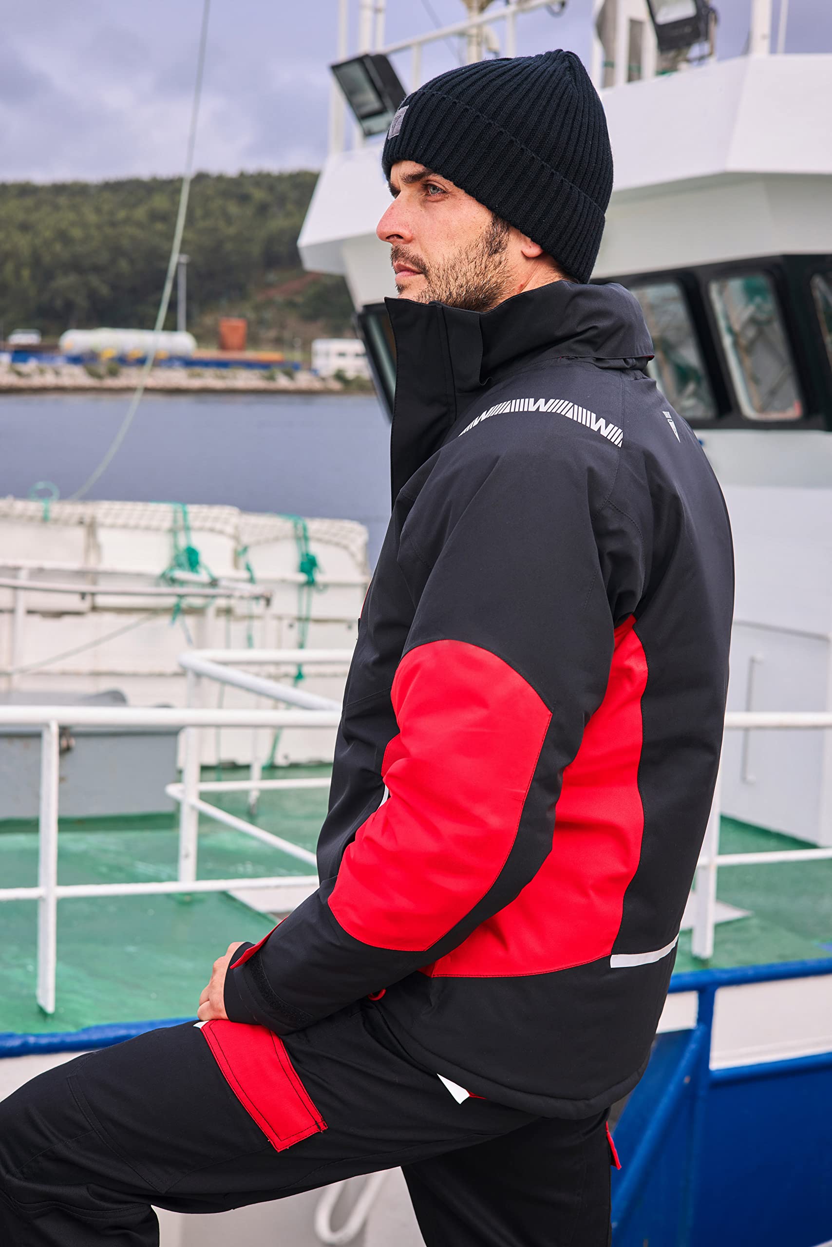 Teamwork WORKTEAM Parka con capucha combinada y detalles reflectantes, Acolchada. Ideal para trabajo, tiempo libre, etc. Unisex Negro+Rojo-L