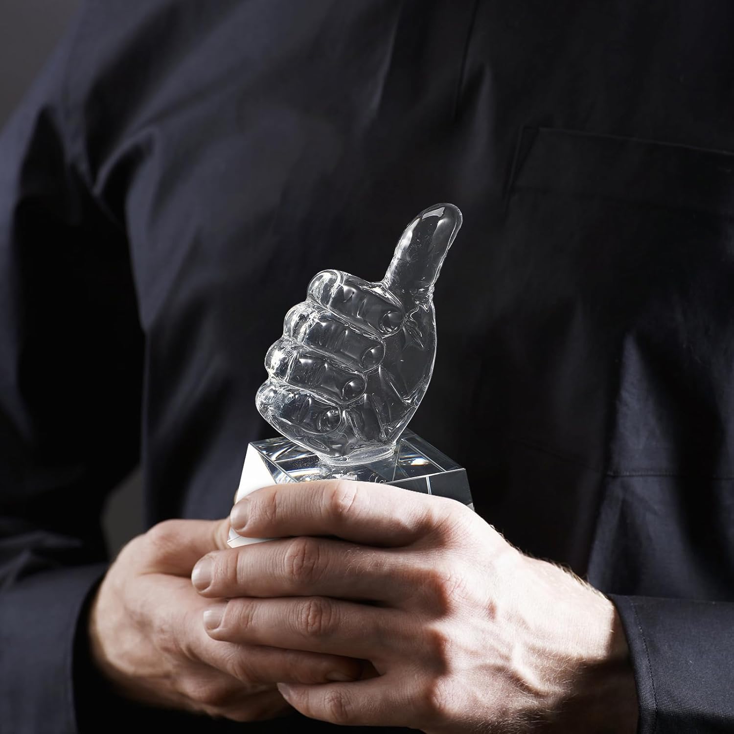 PartyKindom 2pcs Thumbs up Trophies: Crystal Glass Award Trophy Statues Winner Finger Trophy Cup for Reward Appreciation Sports Party Favors