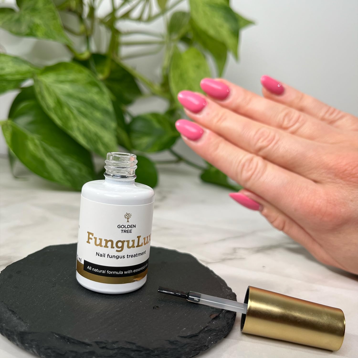 Golden Tree FunguLux Gel Unghie – Cura Unghie con Oli Essenziali – Per Mani e Piedi, Formula Trasparente ad Asciugatura Rapida, 10 ml