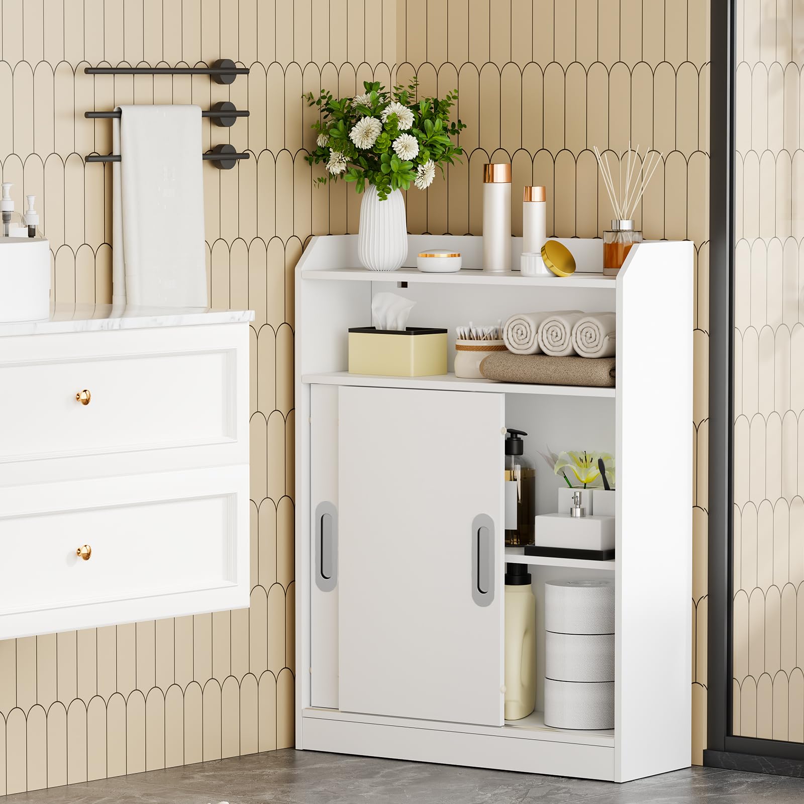 BEWISHOME Mobile da Bagno,Mobiletto Bagno Salvaspazio con Ante Scorrevoli,Maniglie Incassate,Portarotolo e Ripiani Regolabili,Accanto al Water,20x60x80 cm,Bianco EYYG16W