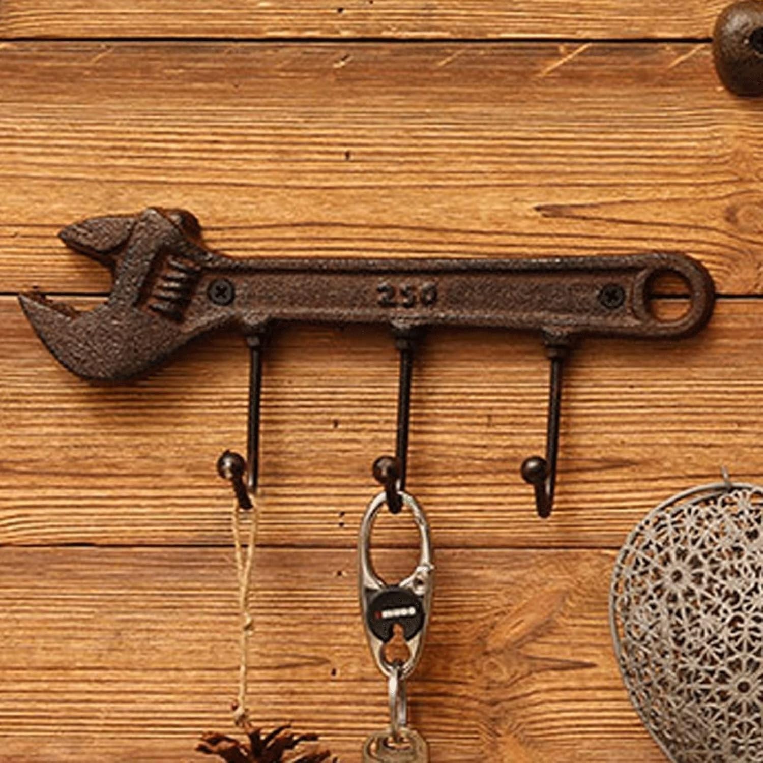 VERENIX Wrench and Hammer Cast Iron Coat Hooks Wall Mounted Workshop Signs for Men Metal Office Tools Garage Rustic Retro Vintage Keys Rack Car Man Cave Home Decoration (Hammer and Wrench)