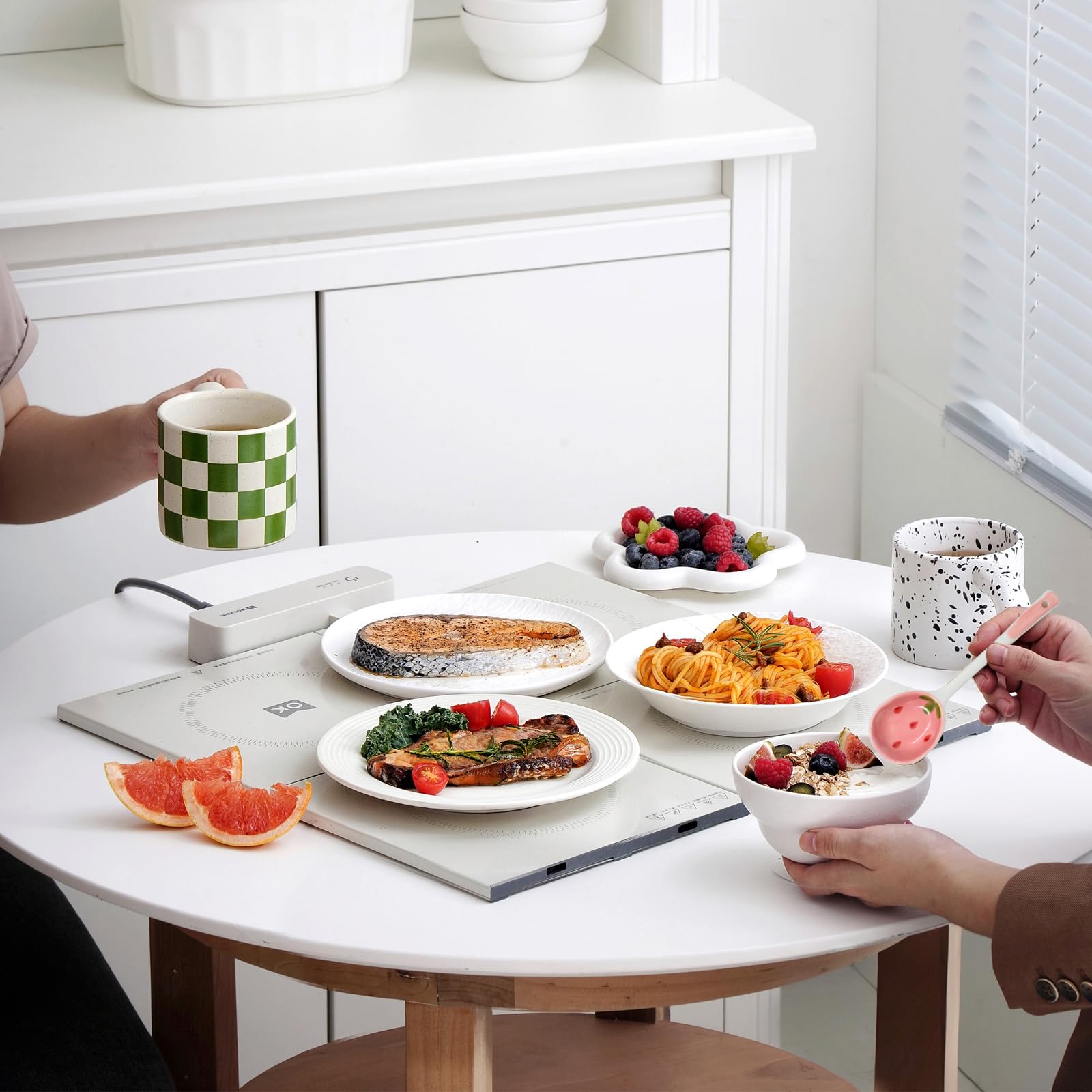 Honbay Suppenlöffel aus Keramik mit langem Griff, Erdbeermuster, Esslöffel, niedlicher Porzellanlöffel für Frühstück, Müsli, Reis, Joghurt, Vorspeisen und Desserts, 4 Stück