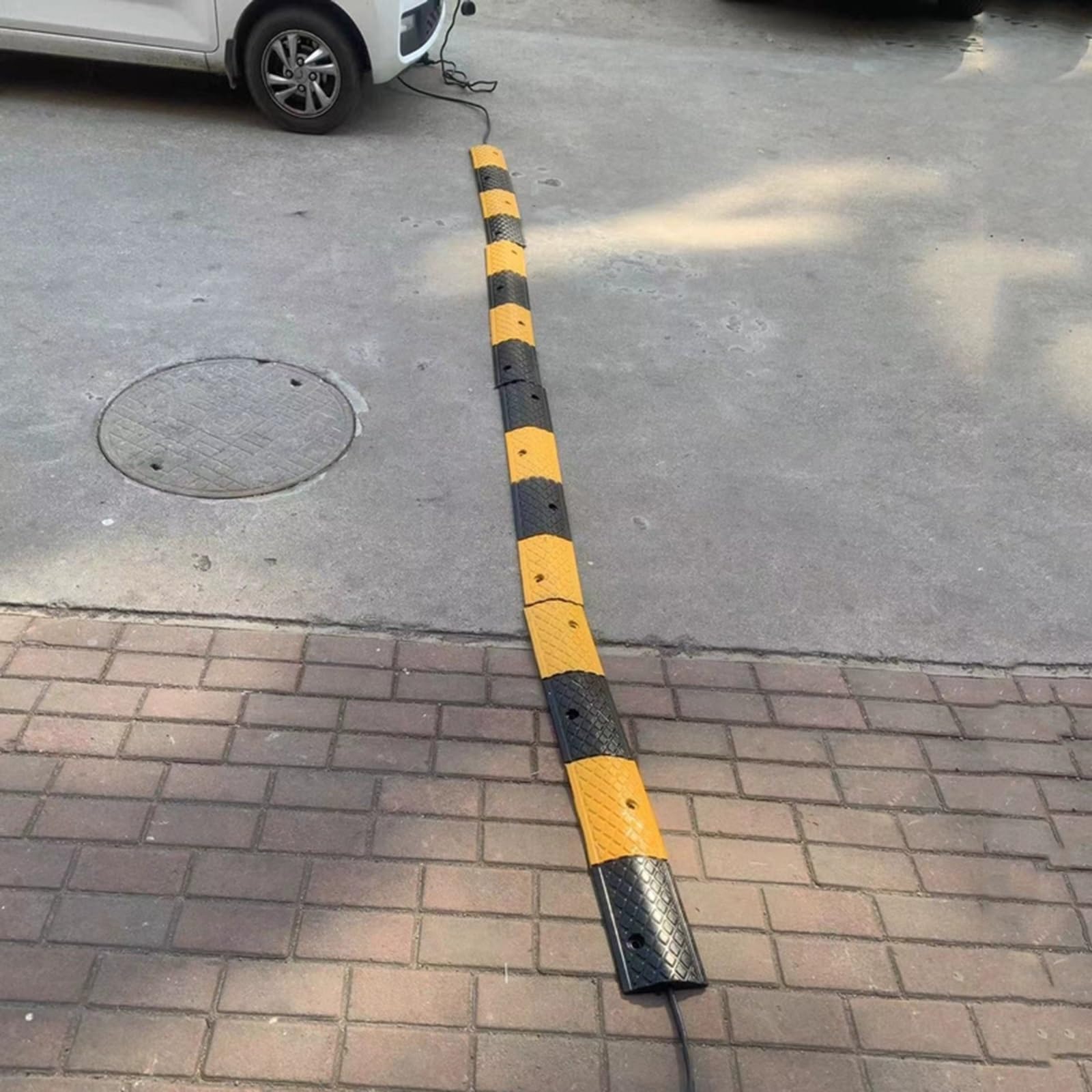 Gumowy próg zwalniający, Gumowa osłona węża z jednokanałową rampą kablowa Wiele rozmiarów Udźwig 17600 funtów(100x20x3.5cm/39x8x1.4in)