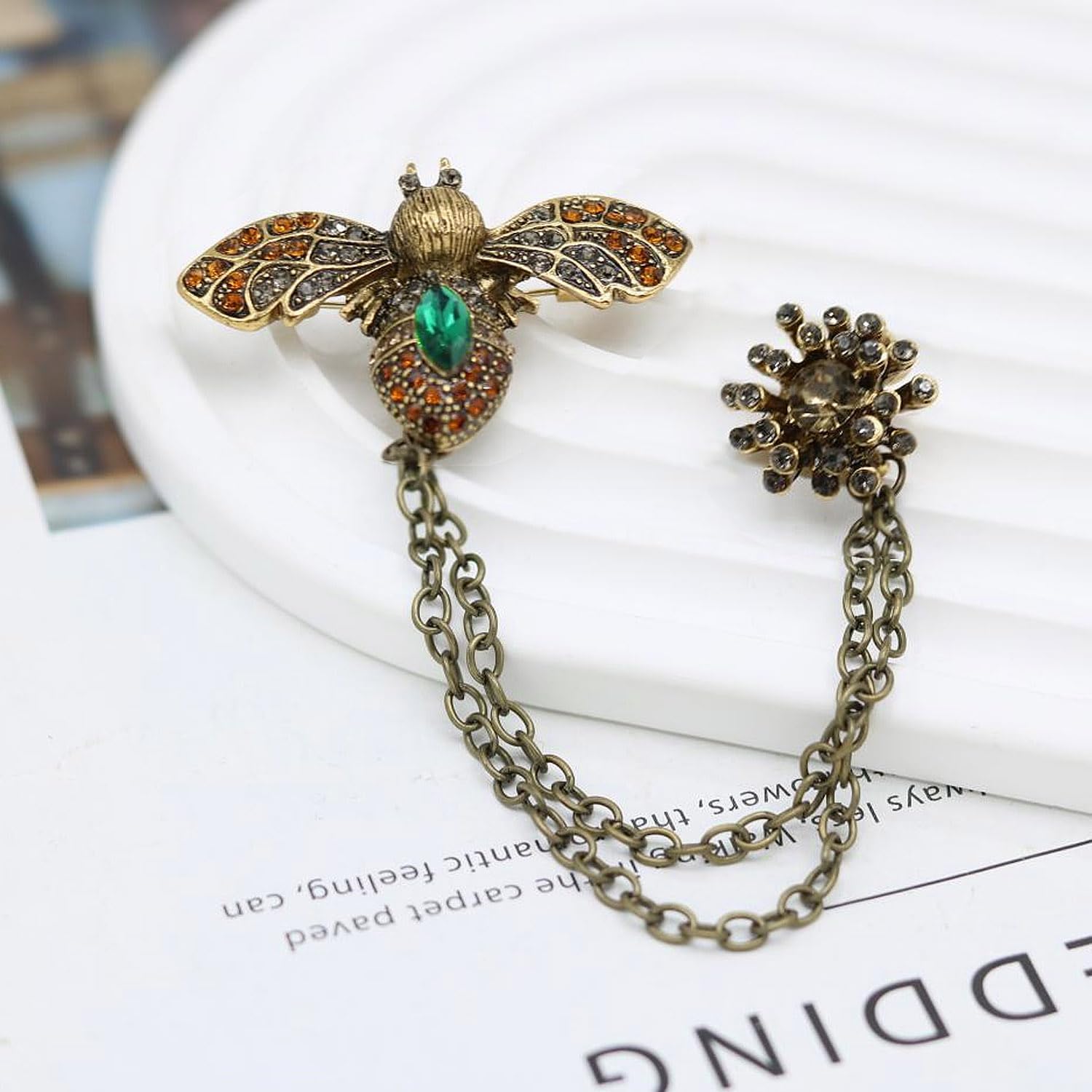 Retro Crystal Rhinestone Bee with Hanging Chain Brooch Collar Pins Gold Plated Suit Shirt Lapel Brooch Pin Costume Decorate Jewelry for Men Boy