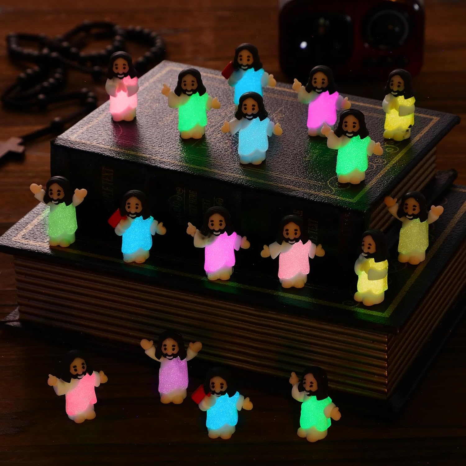 CroBlissful 50 Sets Easter Little Jesus Figures Bulk Glow in The Dark Jesus Figures with Let Your Light Shine Cards to Hide and Seek Luminous Statue Toy Gift Christian Baptism Party Favors