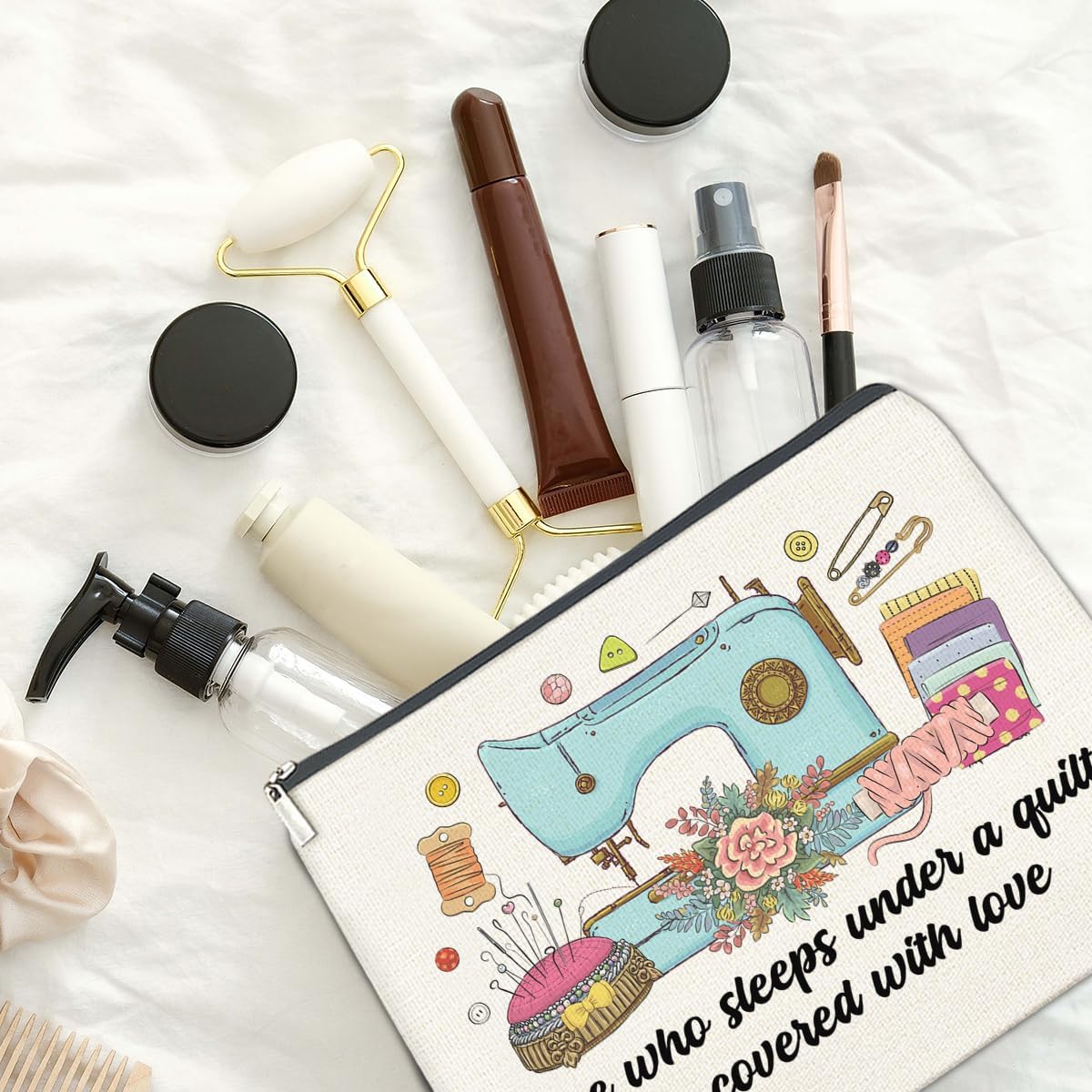 NGAEAK Sewing Gift Cosmetic Bag, Gifts for Quilter Seamstress Tailor Dressmaker Small Makeup Bag, Gifts for Sewing Lovers Mom Zipper Makeup Pouch - Image 4