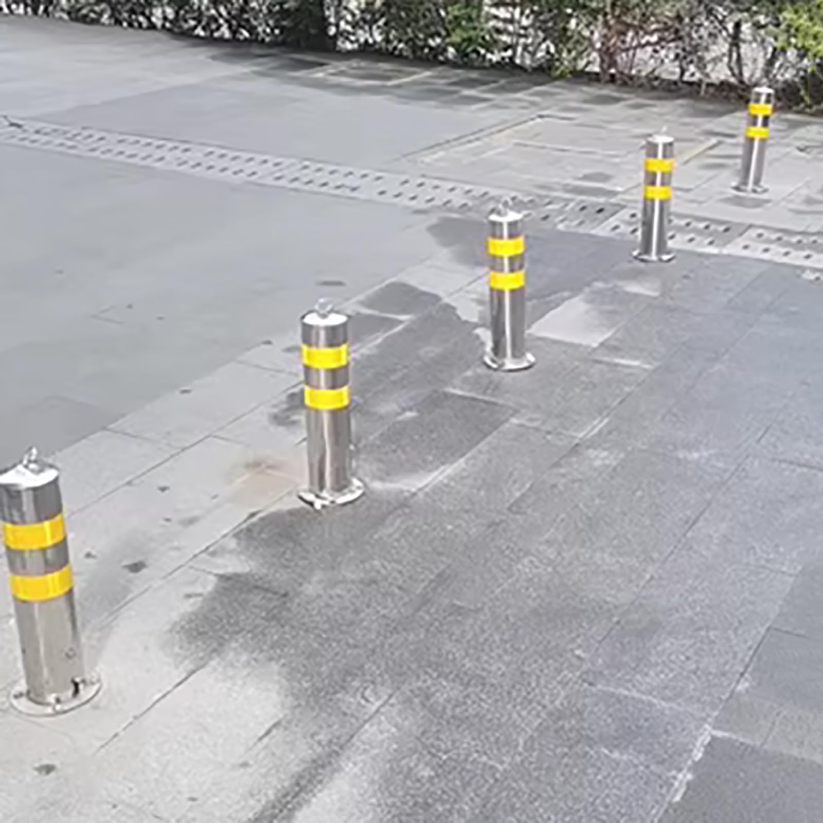 Cône de sécurité, bornes réfléchissantes en Acier - Lot de 2 poteaux de sécurité Amovibles pour allée, pour la signalisation et la Gestion du trafic, Usage intérieur/extérieur (Argent, 66 cm