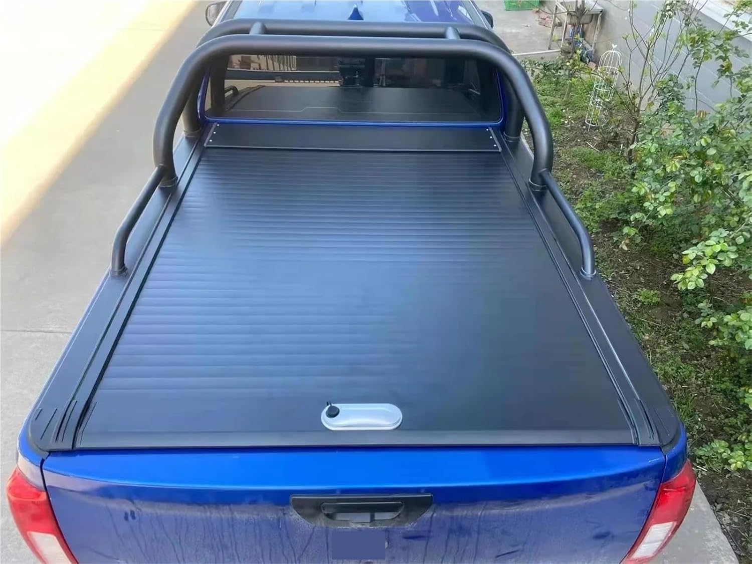 Off Road Truck Accessories Truck Bed Cover Roller Lid Compatible with Hilux Truck Bed Retractable Tonneau Cover Compatible with Hihux Customcustom