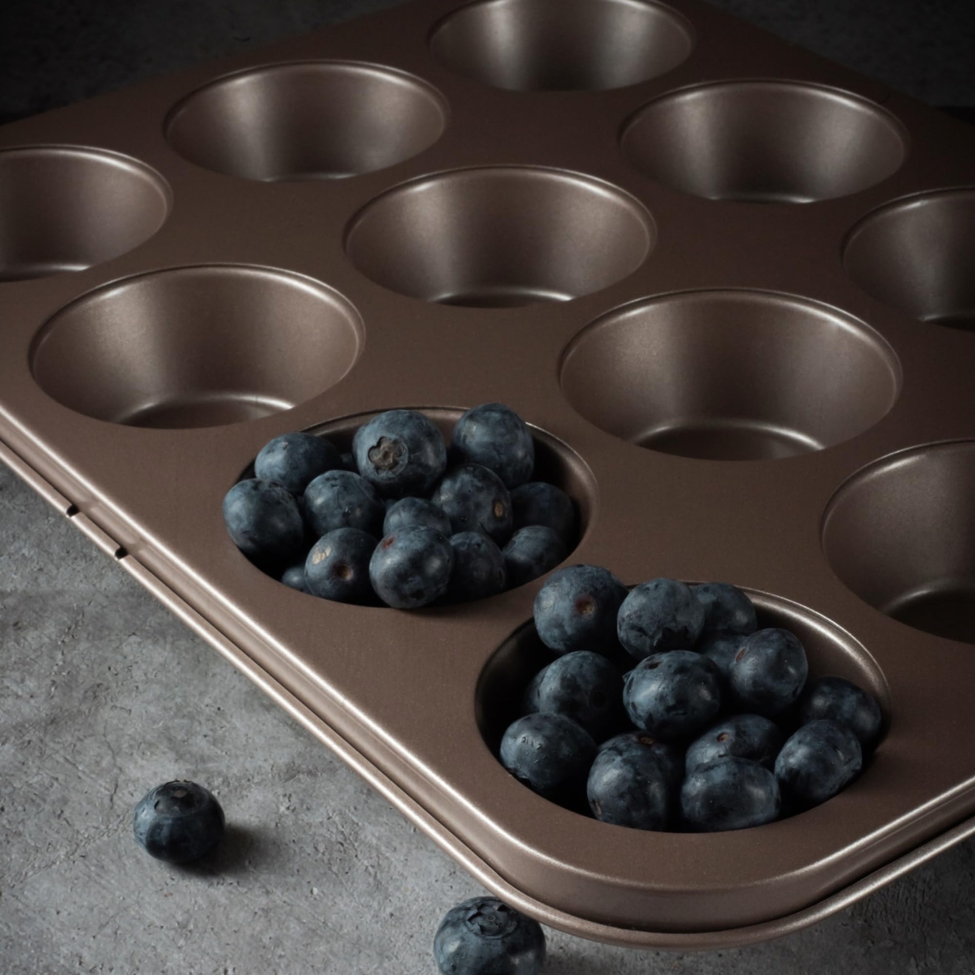 HAPPIELS Muffinform mit 12 Mulden, antihaftbeschichtet, PFOA- und BPA-frei | Ungiftig – Hartstahl – Gold – Cupcake-Form zum Backen im Ofen