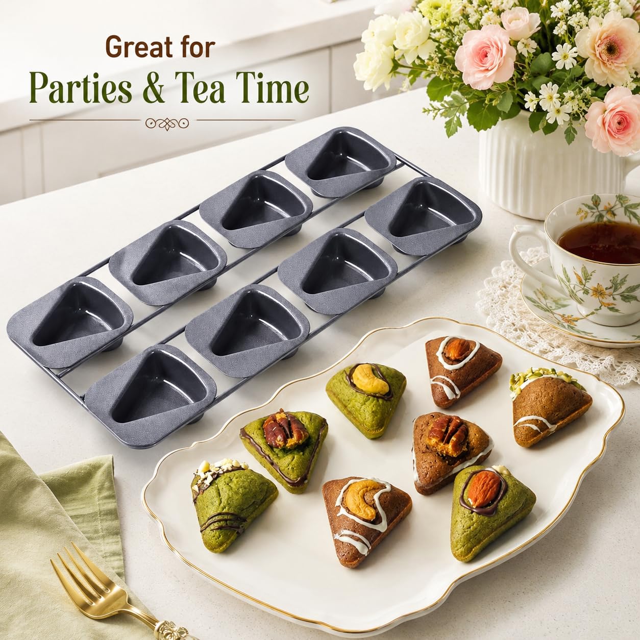 Paquete De 2 Moldes Para Hornear Pasteles Triangulares De 8 Cavidades | Dos sartenes de acero al carbono con Ocho cavidades triangulares conectadas cada una para mini pasteles