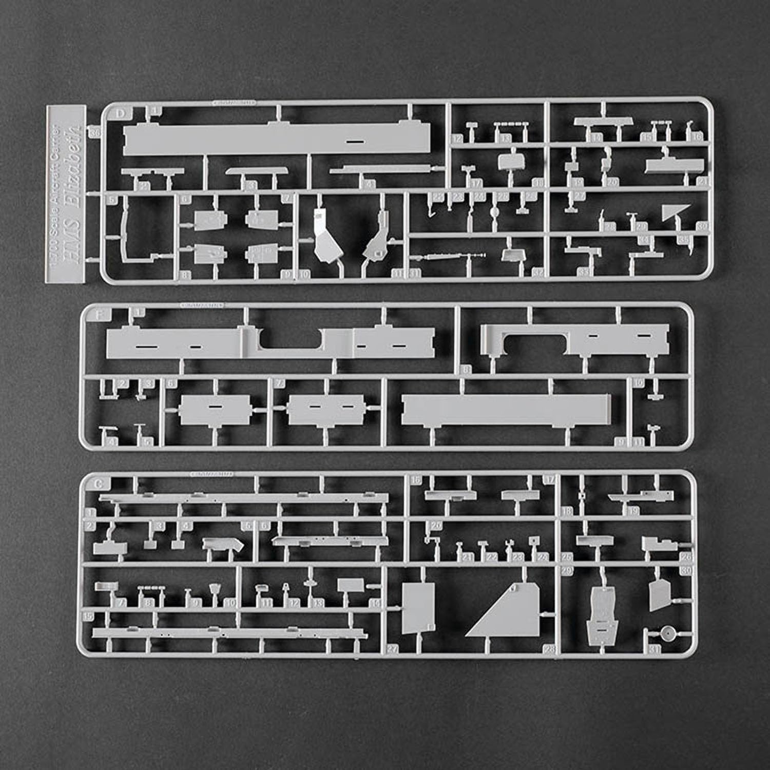 Trumpeter 1/700 06751 Queen Elizabeth Portaerei 380+ Parti di Plastica Statico FAI DA TE Modello Kit Regalo Per Collezione Adulto