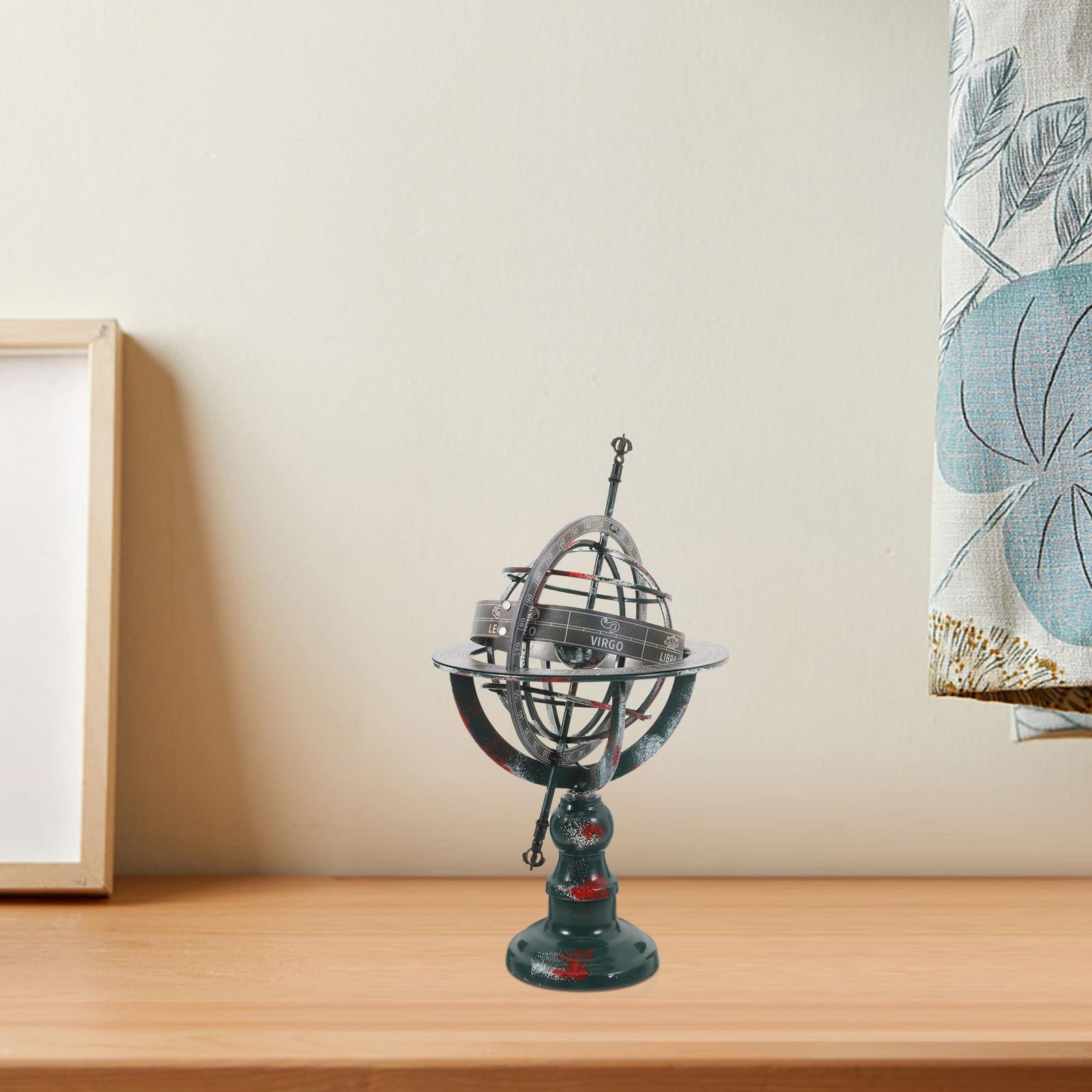 Ciieeo Globo da Tavolo in Metallo Piccolo Decorazione Retrò a Forma di Mappamondo Antico per Ufficio e Casa, Ornamento Artigianale Creativo in Ferro Elegante per Scrivania