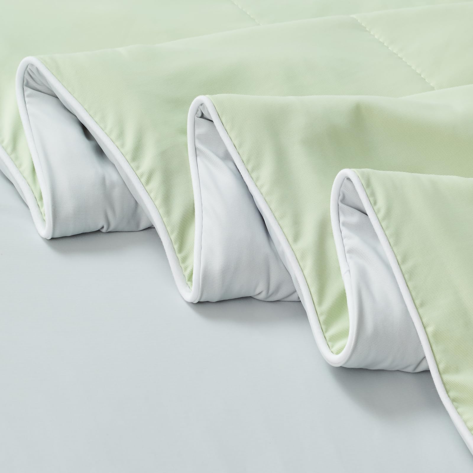EMME Kühldecke Sommerdecke Kühlend - 155 x 220 cm Doppelseitig Kühlende Decke Arc-Chill Q-Max>0,45 Kühlende Bettdecke Dünne Steppdecke Cooling Blanket Kuscheldecke, Grüner
