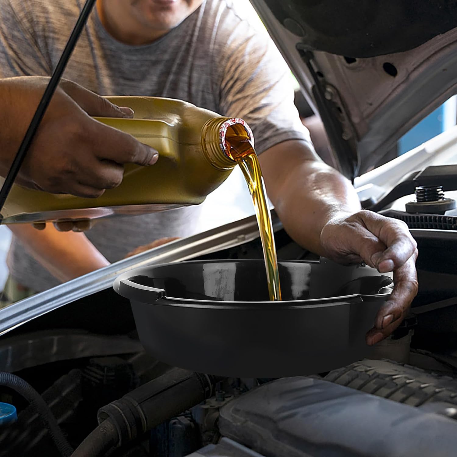 Large Capacity Plastic Drain Pan for Vehicle Oil Collection, Automotive Drip Tray Suitable for Vehicle Models, for Maintenance and Automotive Repair