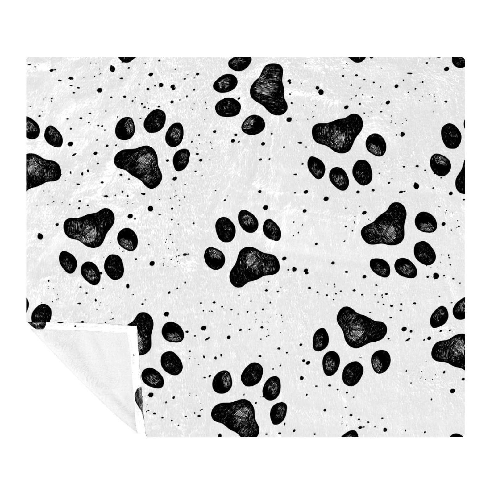 Couverture douce patte de chien pour un moment cocooning sur le canapé