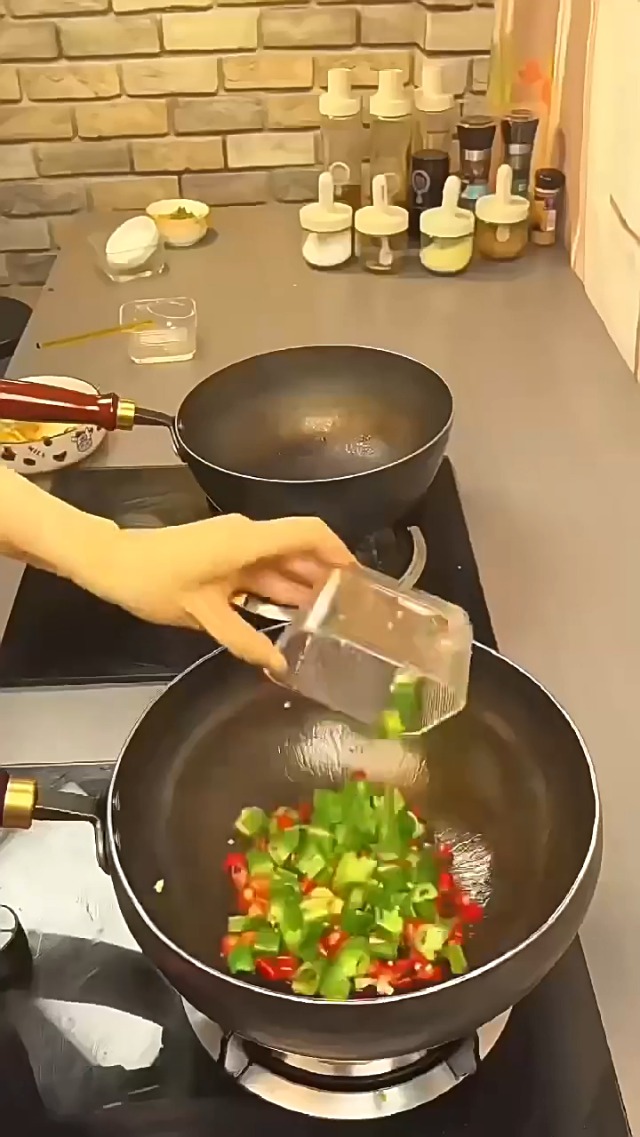 Amazon | 中華鍋 鉄鍋 深型 フライパン 24cm【一生使っても錆びない