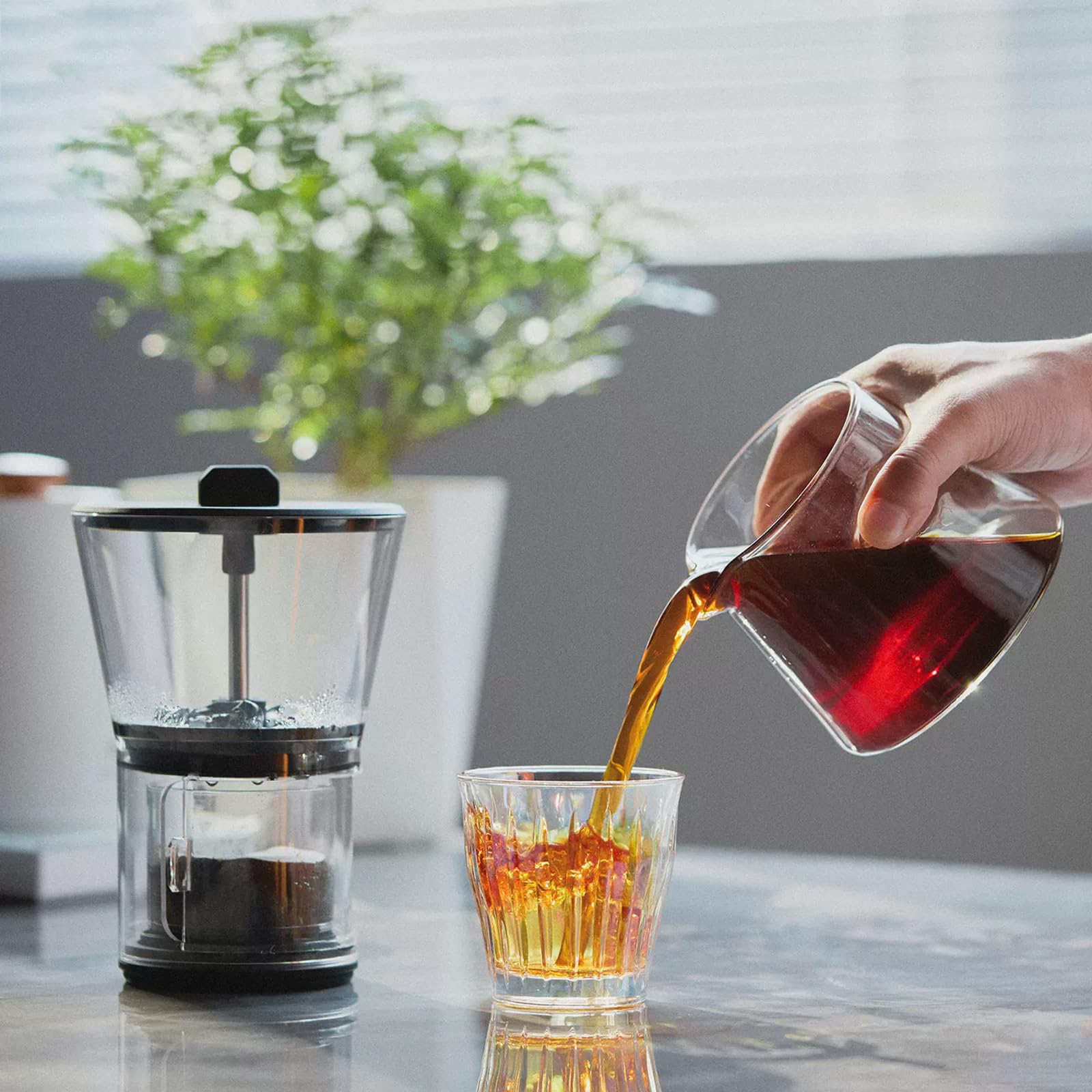 Ekspres do kawy Cold Brew, ekspres do kawy z 6 regulacjami prędkości kroplówki, szklany dzbanek 600 ml, zaparzenia 2-5 filiżanek, idealny do barów, klubów, imprez