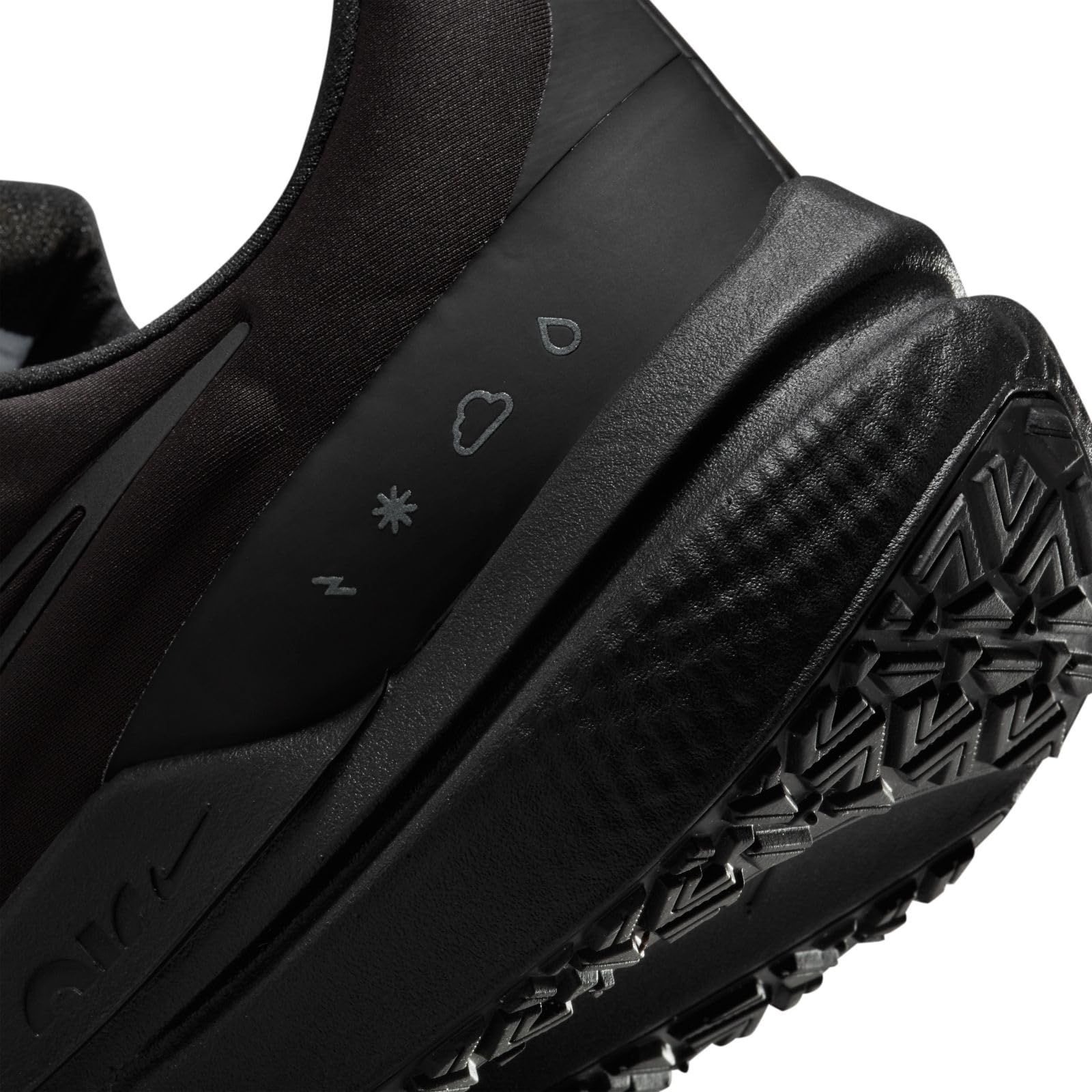 NIKE Air Winflo 9 Shield Running ShoeUomo