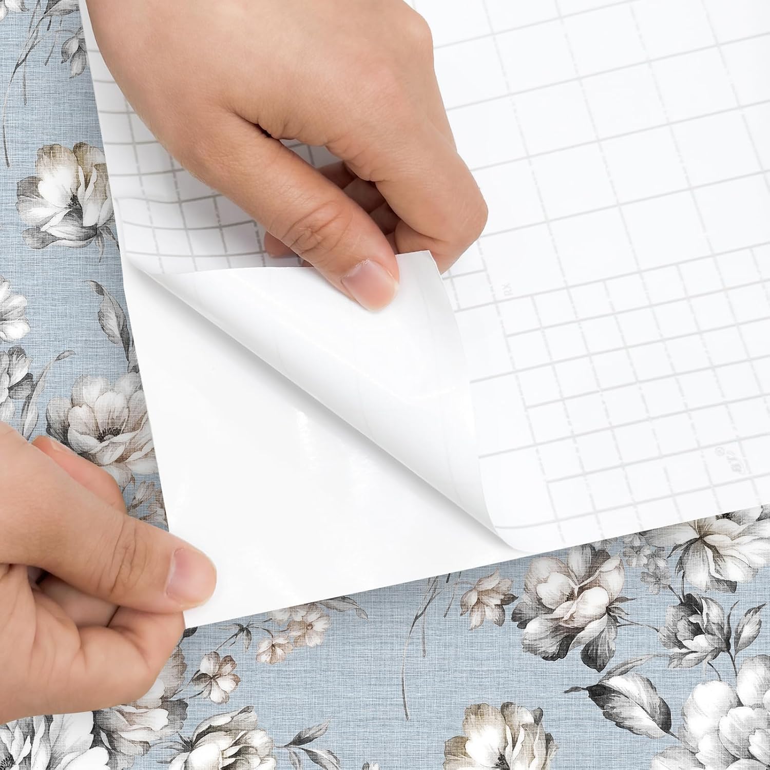 17.5"x237" Blue and White Toile Wallpaper Peel and Sick Floral Wallpaper Farmhouse Floral Toile Contact Paper for Bedroom Removable Grasscloth Flower Contact Paper for Cabinets Drawers Shelves
