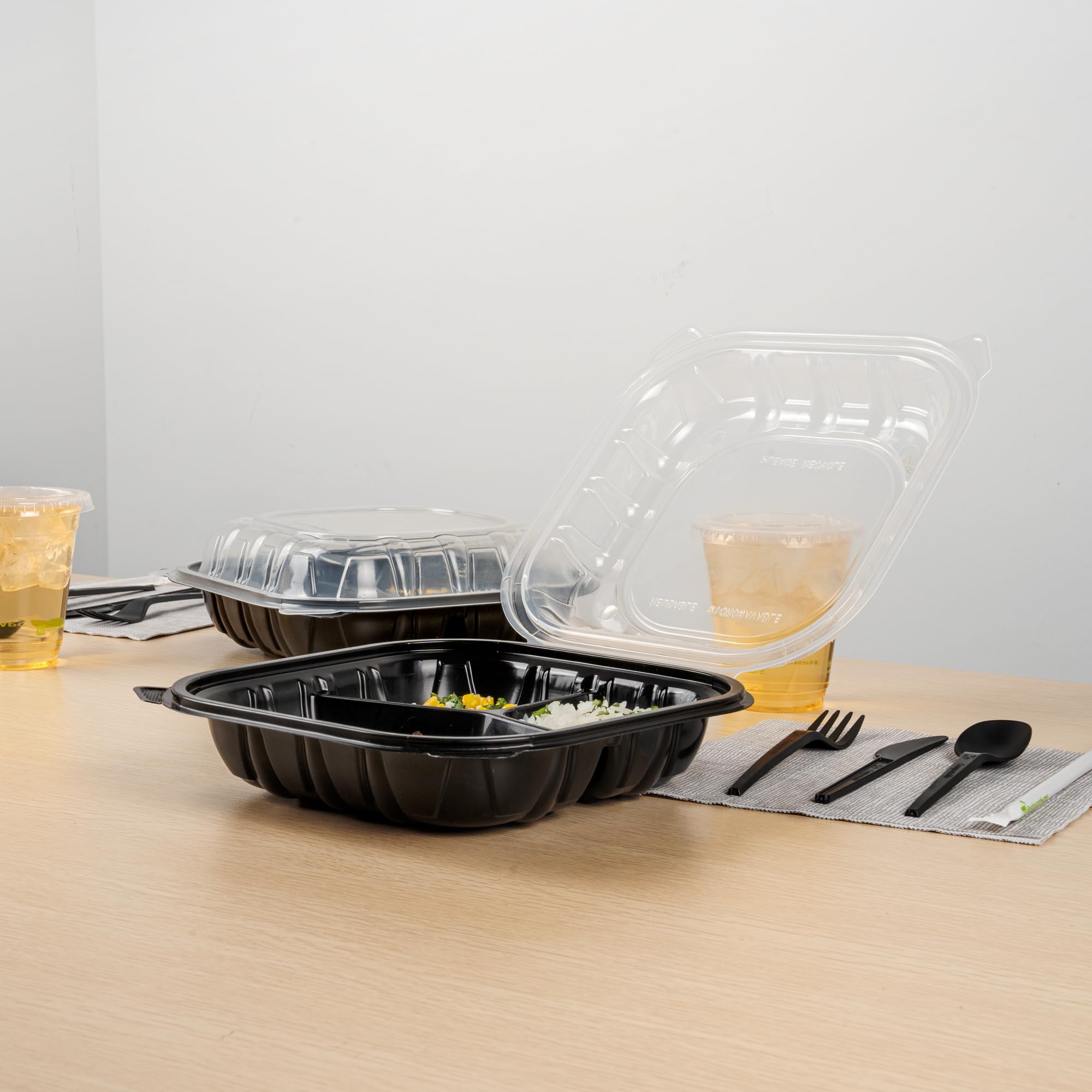 Restaurantware Thermo Tek pojemniki z klapką, 50 jednorazowych pudełek na wynos – 3 przegrody, wentylowane pokrywki, czarne plastikowe pojemniki do przygotowywania posiłków, nadają się do kuchenki