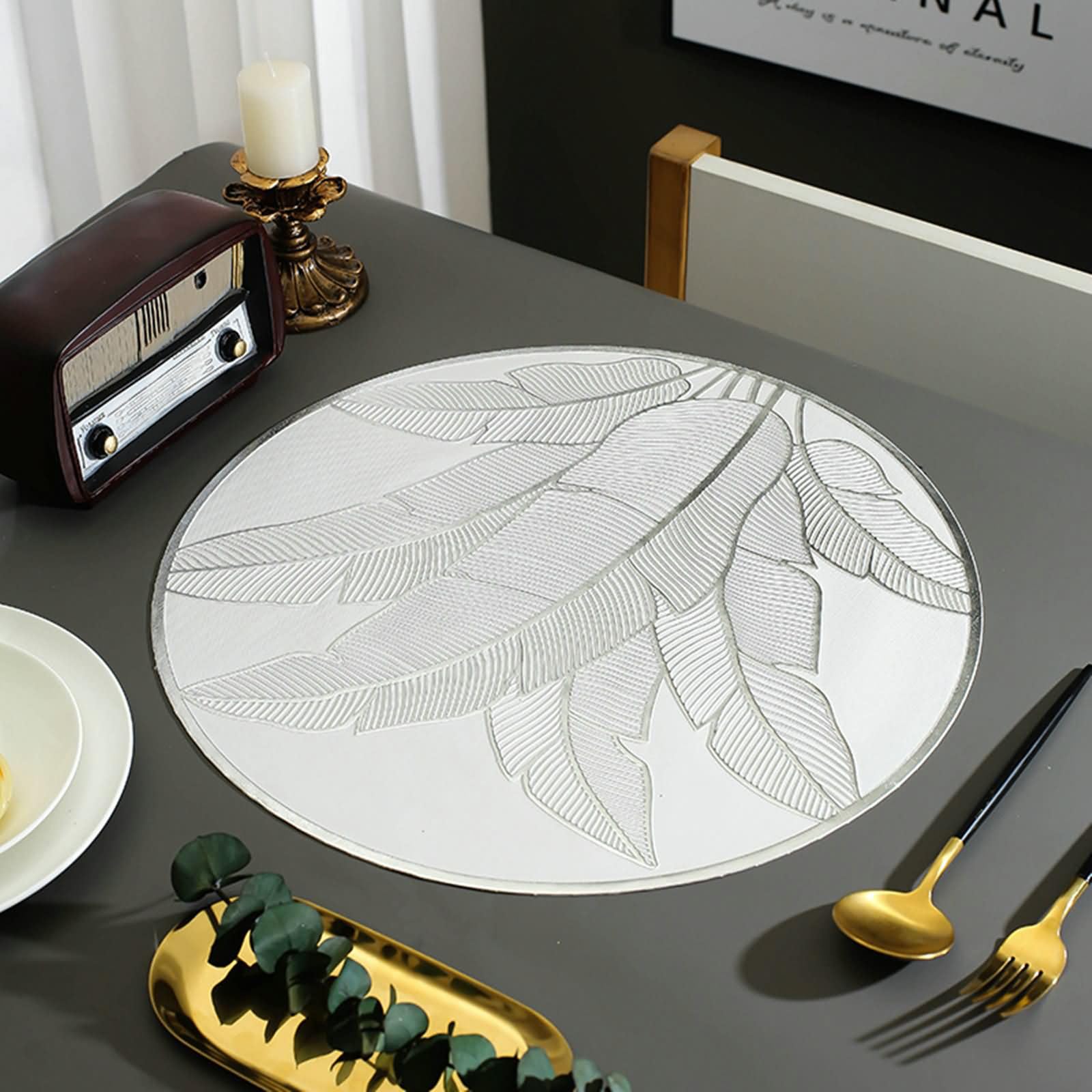 Salvamanteles Individuales 10 Piezas, 38 CM Manteles Individuales para Comedor PVC Plata, Redondo con Patrón de Hoja