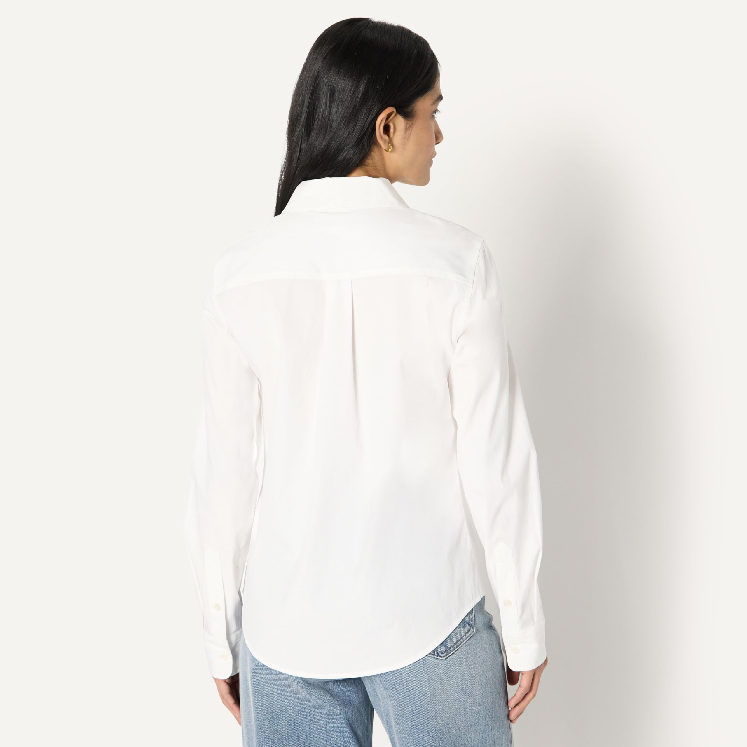 Amazon Essentials Chemise Habillée et Boutonnée en Popeline Extensible Femme