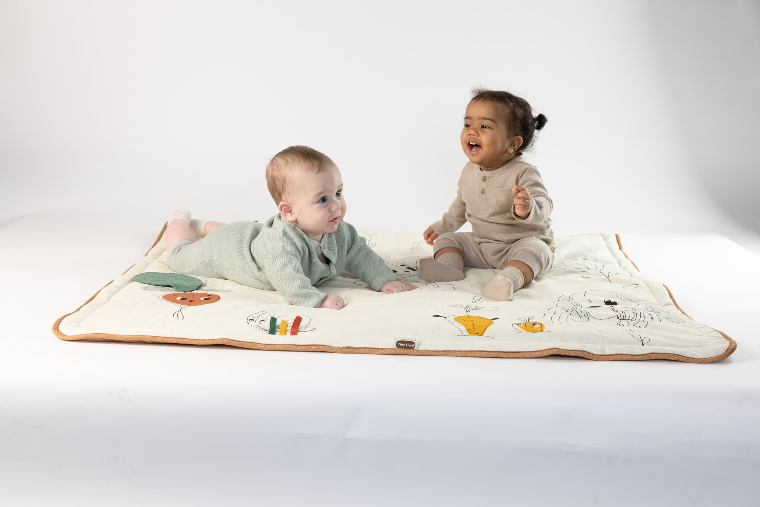 Tiny Love Weiche Super-Spielmatte aus natürlicher Baumwolle und recycelten Materialien, naturinspiriertes Design, neutrale Farben, weich, sensorisch, entwicklungsfördernd, Garden of Adventures