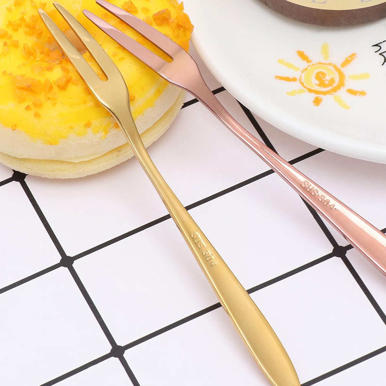 2pcs Stainless Steel Fruit Forks for Appetizers and Mini Cakes Golden