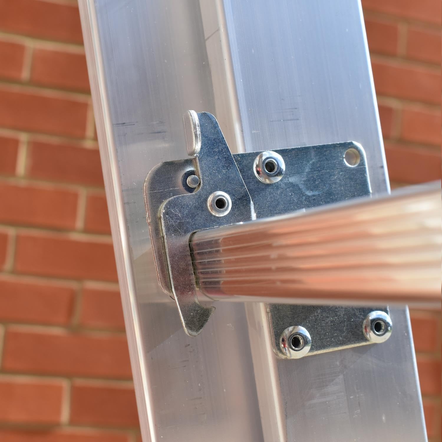 Trade Master Pro® Échelle d'extension à 2 Sections | Clips de Verrouillage Automatique | Aluminium | Barre stabilisatrice antidérapante | Charge nominale 150 kg | Certifié EN131 Pro | Taille : 7,96 m